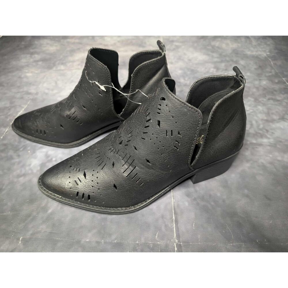 Vintage 93 Women's Black Pointed Toe Slip On Block Heel Ankle Booties Size 7.5